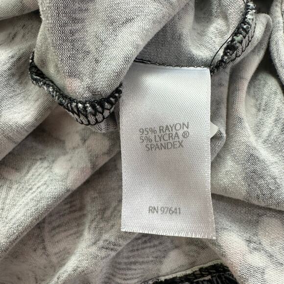 J. Jill Wearever Women's Pullover Top Botanical Dark‎ Floral Crewneck Cap Sleeve - Picture 5 of 7